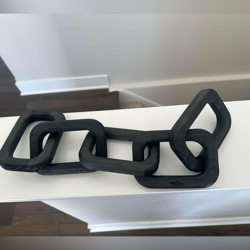 Wood chain link decor ( 21.65”L 4”W)